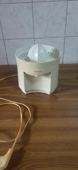 Exprimidor eléctrico Tornado
