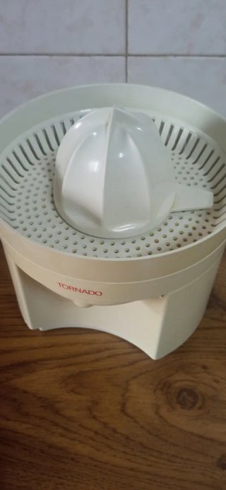 Exprimidor eléctrico Tornado