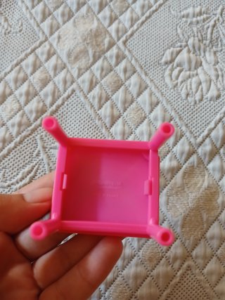 Cadeira Rosa para Bonecas - Marca Delavennat