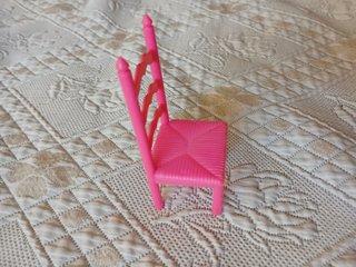 Cadeira Rosa para Bonecas - Marca Delavennat