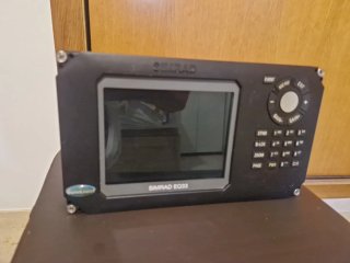 Pantalla Simrad EQ33 + Cable Alimentación.