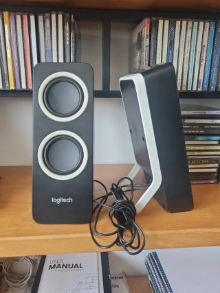 Altavoces Logitech Negro y Blanco