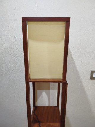 Lámpara de pie de madera y tela