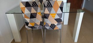 Mesa de cristal con 4 sillas