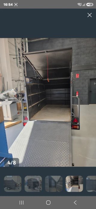 Alquiler remolque cerrado para motos o mudanzas.