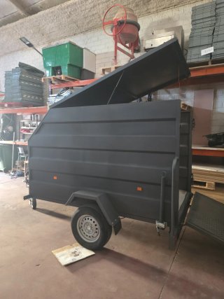 Alquiler remolque cerrado para motos o mudanzas.
