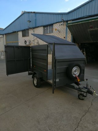 Alquiler remolque cerrado para motos o mudanza
