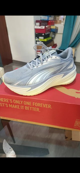 Botines Puma grises y blancos