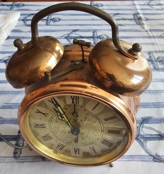 Reloj despertador antiguo JAZ