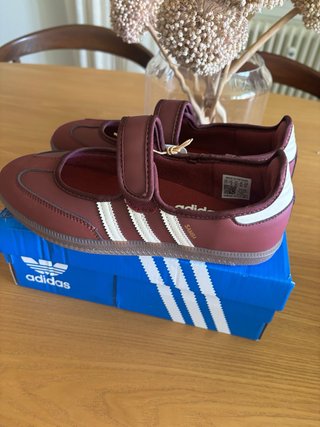 Adidas Samba Jane burdeos Blanco. Talla 39 1/3