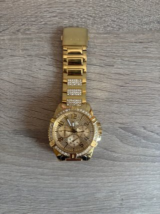 Reloj Guess Dorado con Cristales