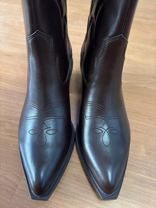 Botas cowboy Stradivarius marrones