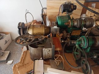 Torno de metal y otras máquinas