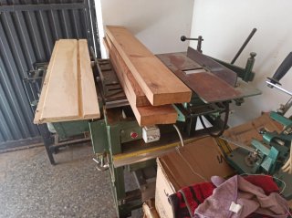 Torno de metal y otras máquinas