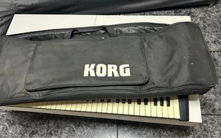 Teclado de escenario Korg PS60.