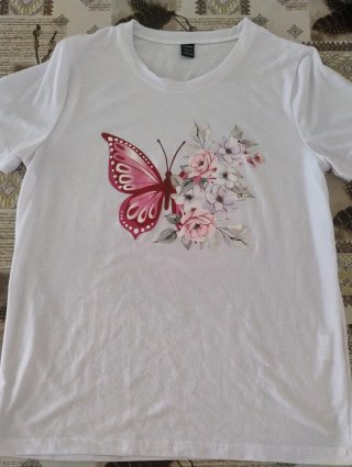 Camiseta SHEIN mariposa flores talla S