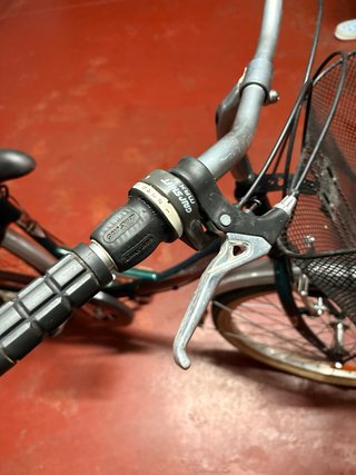 2 bicicletas de paseo y 1 de niño
