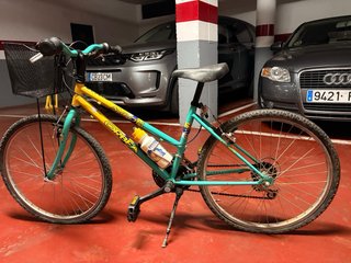 2 bicicletas de paseo y 1 de niño