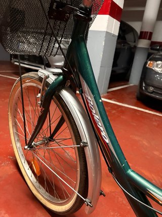 2 bicicletas de paseo y 1 de niño