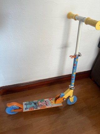 Patinete infantil Mondo con diseño de Stitch