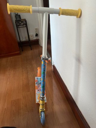 Patinete infantil Mondo con diseño de Stitch