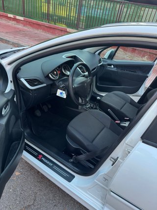 Peugeot 207 2011