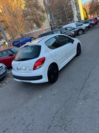 Peugeot 207 2011