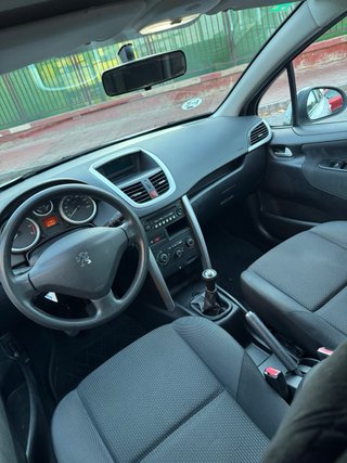 Peugeot 207 2011