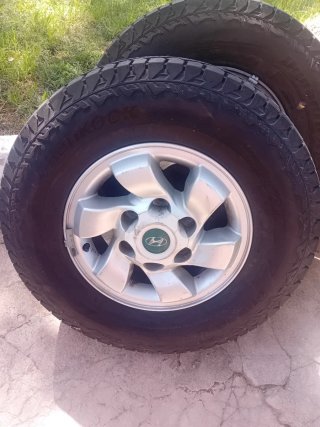 4 Llantas Hyundai H1 4x4 y neumáticos