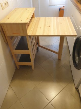 Mesa auxiliar cocina madera plegable.