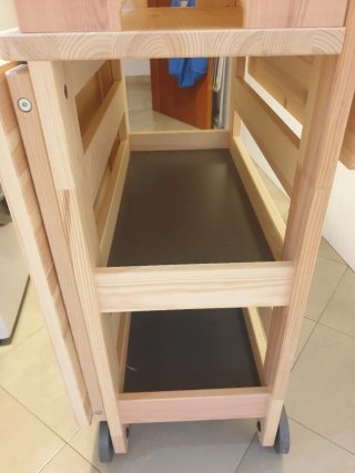Mesa auxiliar cocina madera plegable.