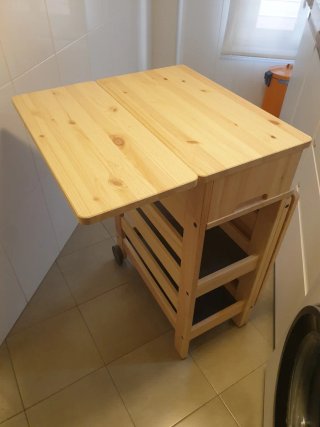 Mesa auxiliar cocina madera plegable.