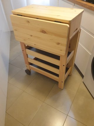 Mesa auxiliar cocina madera plegable.