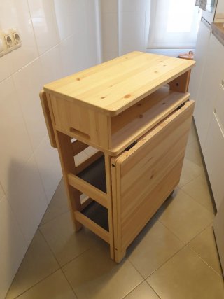 Mesa auxiliar cocina madera plegable.