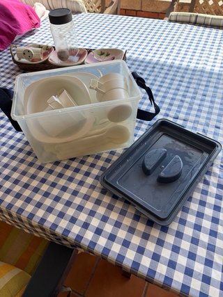Contenedor de plástico para camping
