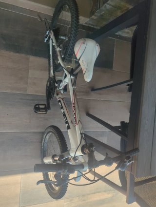 Bicicleta infantil blanca