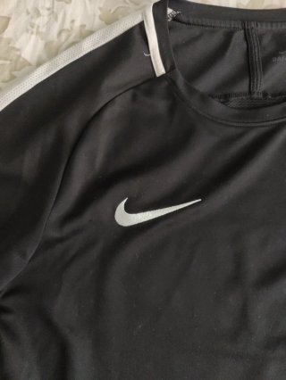 Camiseta deportiva Nike negra