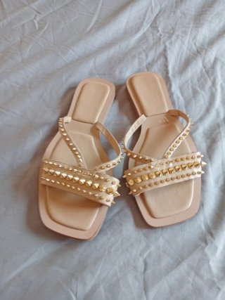 Sandalias Zara Beige y Doradas Talla 35