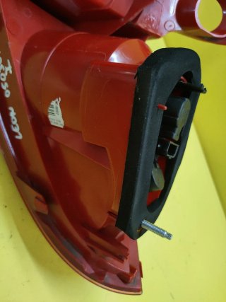 PILOTO TRASERO IZQUIERDO SEAT LEON II