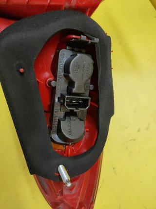PILOTO TRASERO IZQUIERDO SEAT LEON II