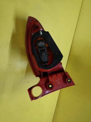 PILOTO TRASERO IZQUIERDO SEAT LEON II