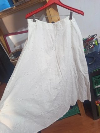 Falda midi blanca Kiabi