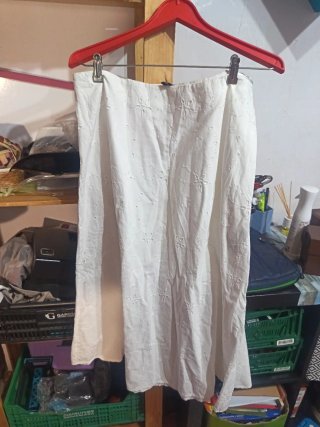 Falda midi blanca Kiabi