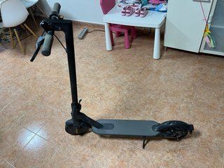 Patinete Eléctrico Xiaomi Mi Scooter Essential