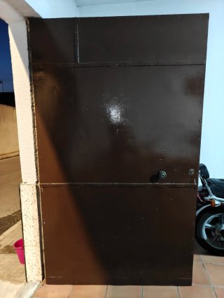 Puerta de garaje de hierro macizo