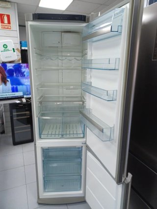 Nevera Aeg 2m x 60cm con garantía