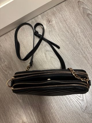 Bolso Parfois negro acolchado pequeño