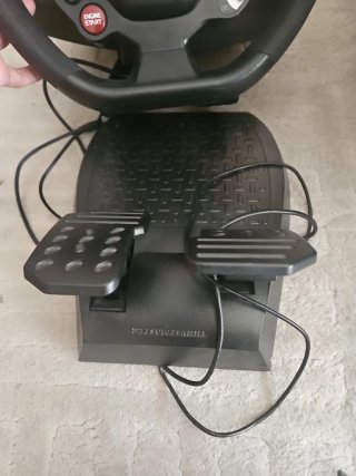 Volante Ferrari Thrustmaster PS4
