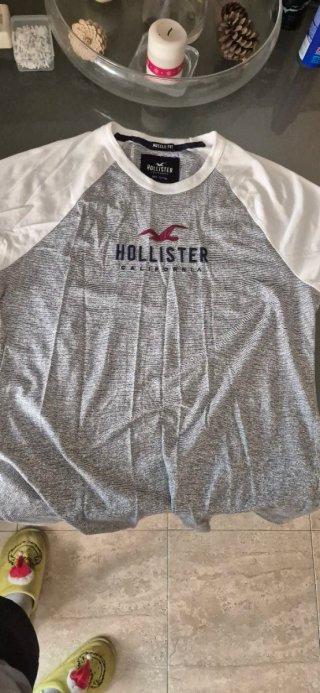 Camiseta Hollister Gris y Blanca Talla S