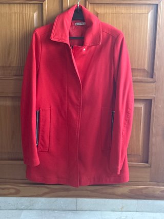Chaquetón Stradivarius Rojo